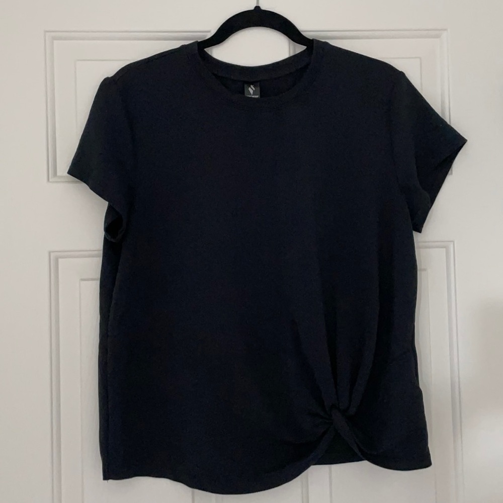 Ladies athletic top. Size large